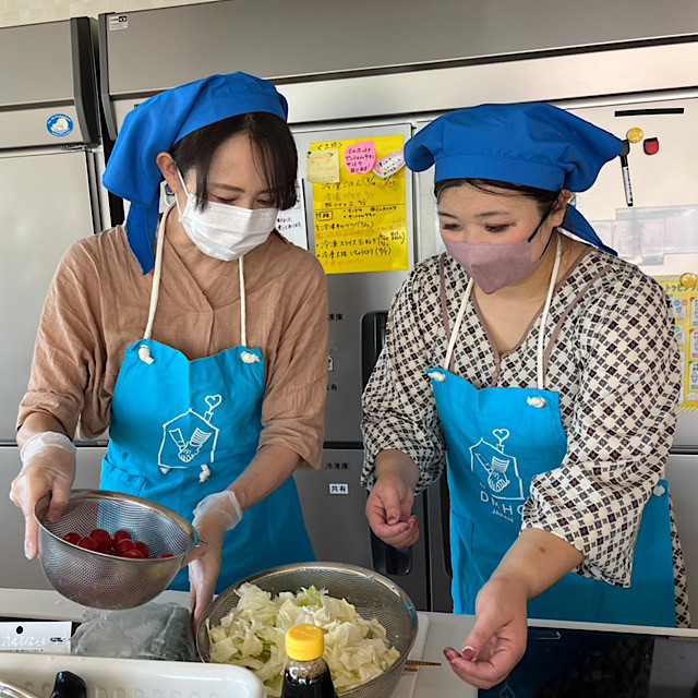 今回は4人で調理します。の画像1